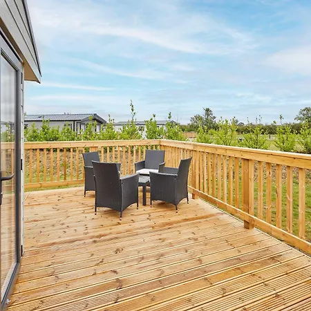 Host & - Deer View * Pickering