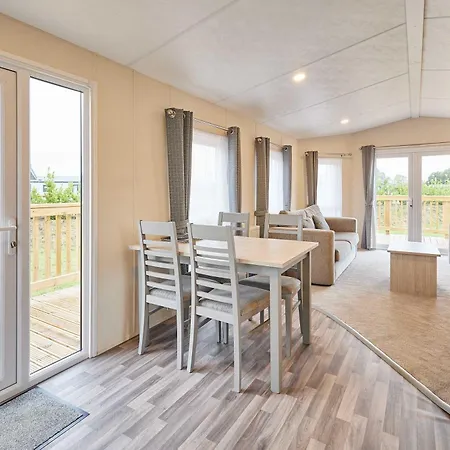 Host & - Deer View * Pickering