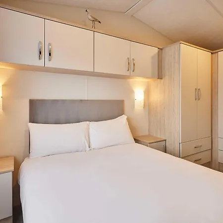 Host & - Deer View *