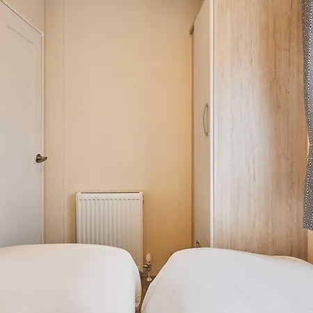 Host & - Deer View *