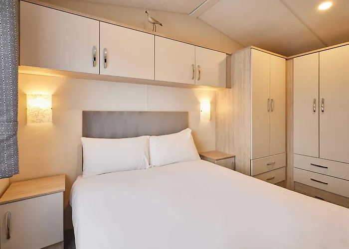 Host & - Deer View *