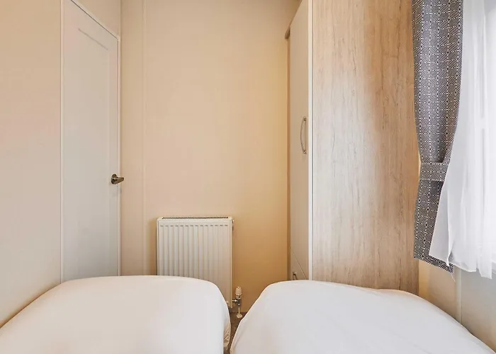 Host & - Deer View *